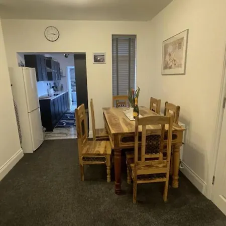 Apartman House Located Centrally For Up To 8 Guests *