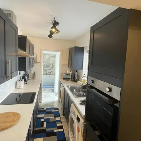 House Located Centrally For Up To 8 Guests Apartman *