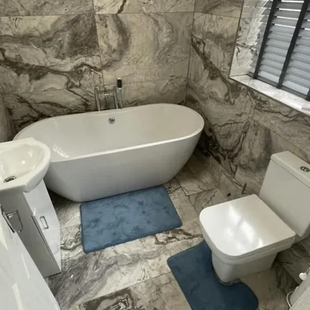 House Located Centrally For Up To 8 Guests Apartamento