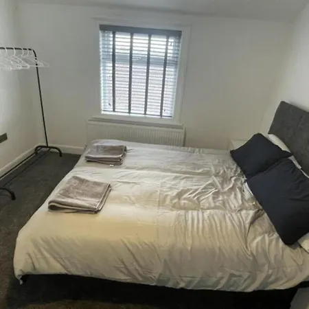 House Located Centrally For Up To 8 Guests *