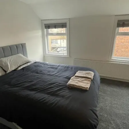 House Located Centrally For Up To 8 Guests